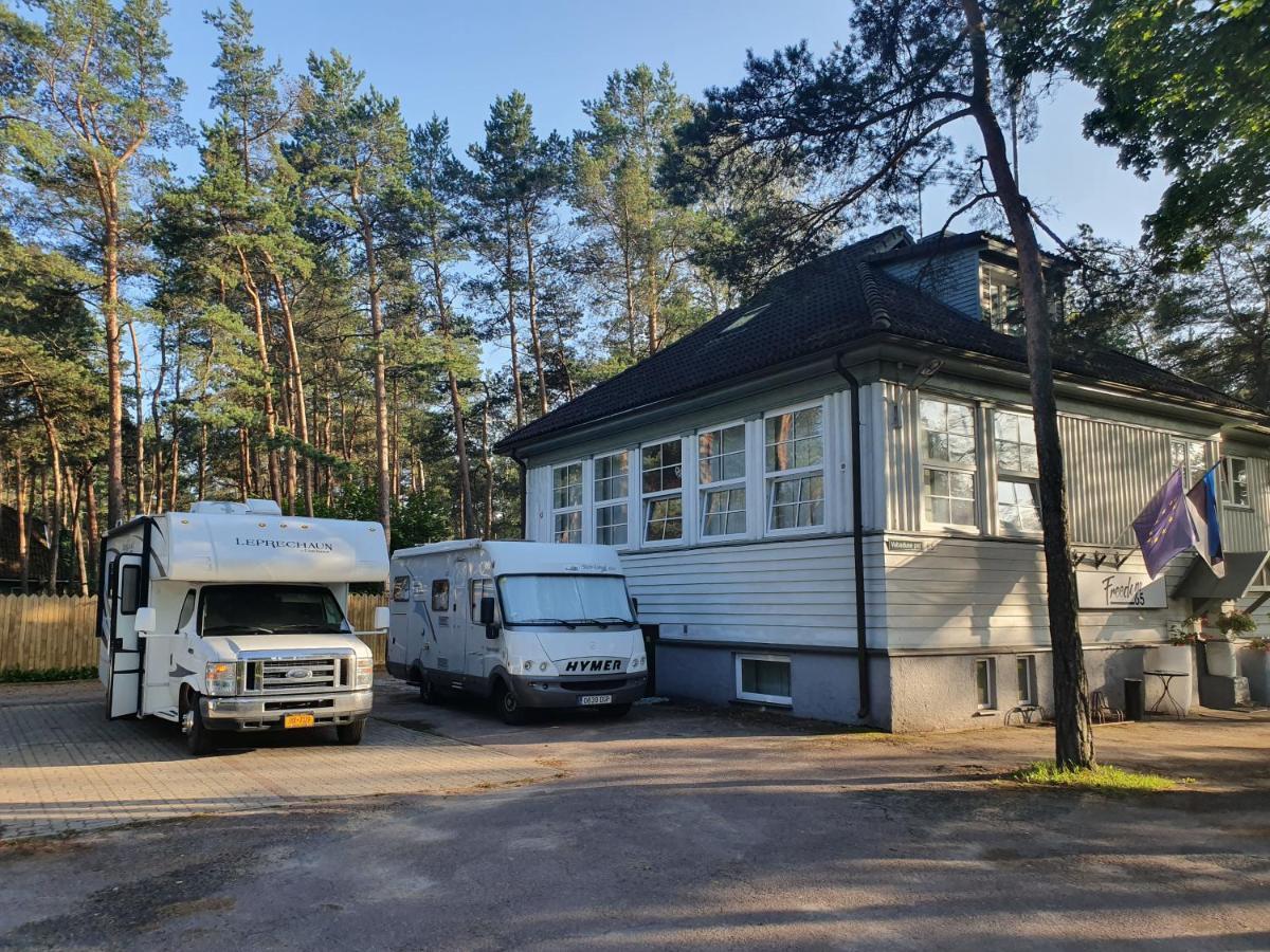 Freedom65 Hostel And Caravan Reval Esterno foto