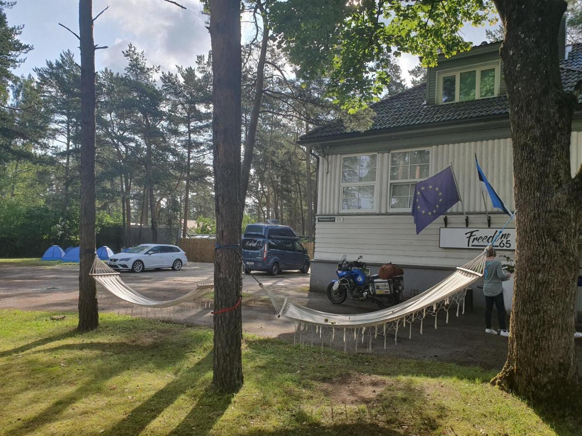 Freedom65 Hostel And Caravan Reval Esterno foto